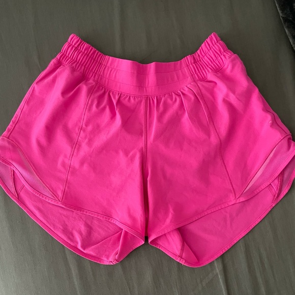 lululemon hotty hot shorts SONIC PINK - Picture 1 of 3